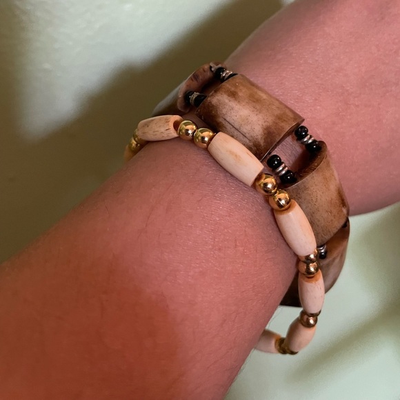 Elegant Brown and Cream Bracelet Set - Picture 4 of 5